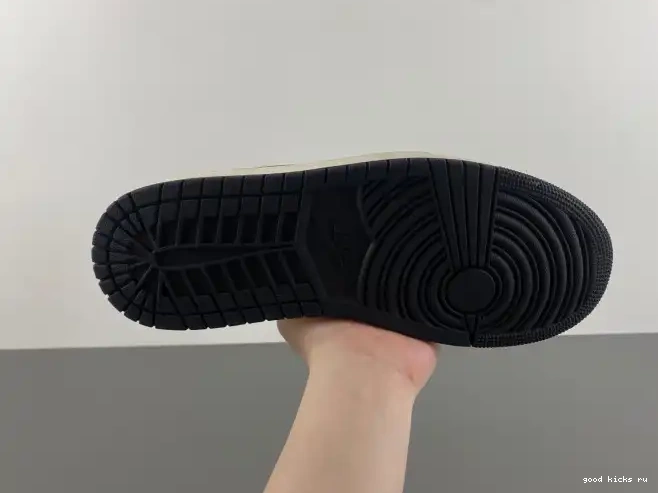 CZ0790-102 Mocha OG 1 Low Air Jordan 0523